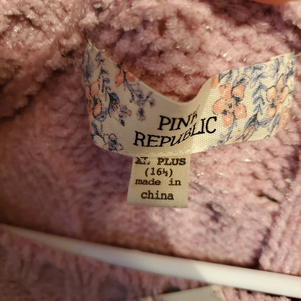 Clothes - Picture 7 of 9